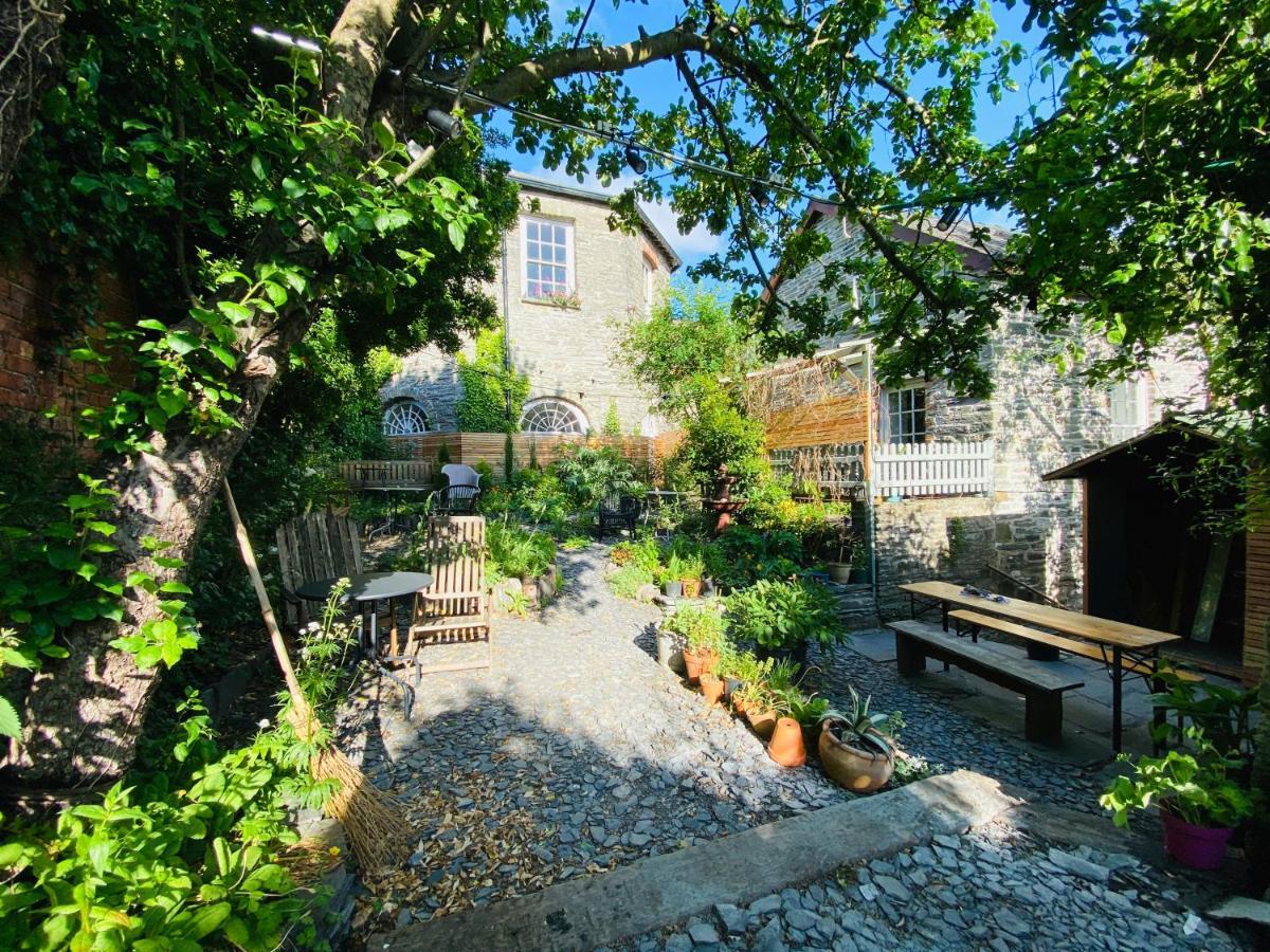 The Attic Apartment, Quay Street Studios Cardigan Exterior photo